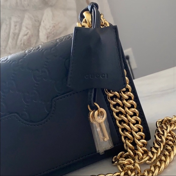 Gucci Padlock Small Signature Shoulder Bag (Black) - Picture 4 of 11
